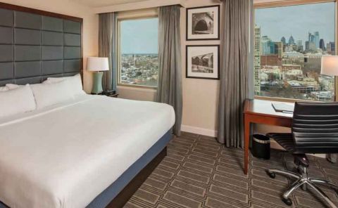 Hotel Hilton Philadelphia At Penn's Landing image