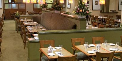 Comfortable dining area perfect for co-working at the DoubleTree by Hilton Washington DC - Crystal City.