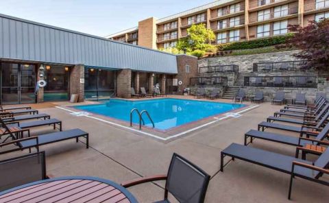 Hotel DoubleTree By Hilton Pittsburgh Greentree image