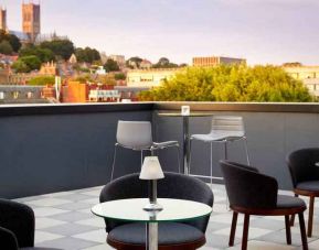 Beautiful outdoor terrace perfect for co-working at the DoubleTree by Hilton Lincoln.