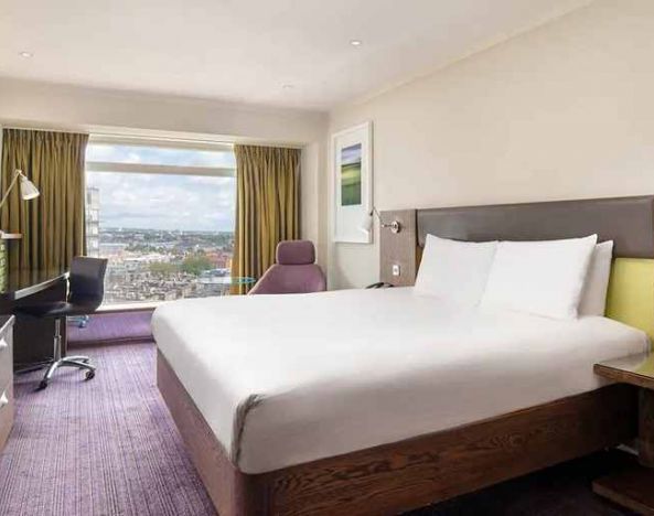 spacious king room with lots of natural light at Hilton London Metropole.