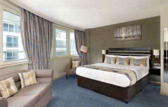 Spacious king suite with sofa at the DoubleTree by Hilton London - Chelsea.