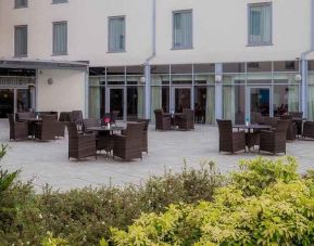 beautiful outdoor terrace for coworking and working online at Hilton Garden Inn Luton North.