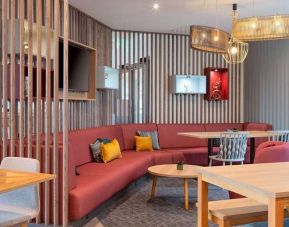 spacious and comfortable lounge area ideal for coworking at Hampton by Hilton Ashford International.