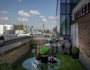 beautiful outdoor terrace ideal for coworking at DoubleTree by Hilton London Greenwich.