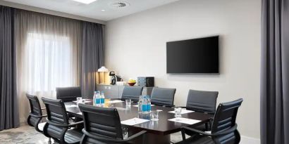 Small meeting room with TV screen at the Hampton by Hilton Bristol Airport.