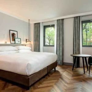 Bright king guestroom with working station at the DoubleTree by Hilton Rome Monti.