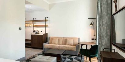 Living room with desk and sofa at the DoubleTree by Hilton Rome Monti.