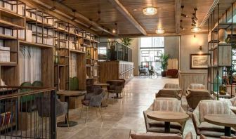 Hotel workspace perfect for co-working at the DoubleTree by Hilton Rome Monti.