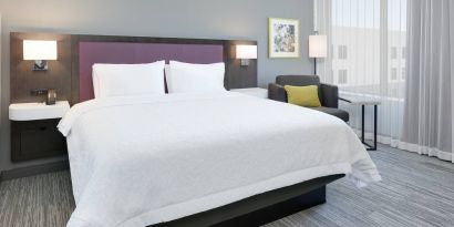 spacious king room with lounger and work area at Hampton Inn Irvine Spectrum Lake Forest.
