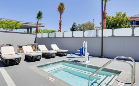 Hotel Hampton Inn Irvine Spectrum Lake Forest image