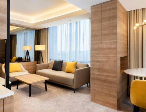 Hotel Hilton Garden Inn Jakarta Taman Palem image