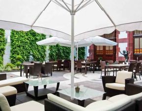 Outdoor patio with lounges at the Hilton Mainz City.