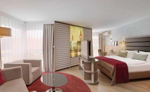 Hotel DoubleTree By Hilton Hannover Schweizerhof image