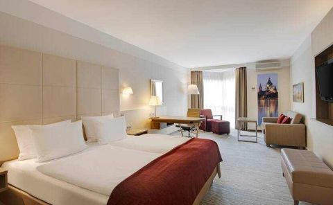 Hotel DoubleTree By Hilton Hannover Schweizerhof image