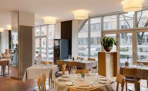 Hotel DoubleTree By Hilton Hannover Schweizerhof image