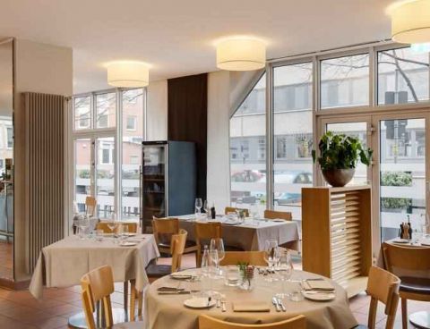 Hotel DoubleTree By Hilton Hannover Schweizerhof image