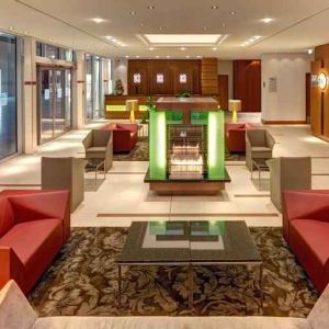 Lobby workspace perfect for co-working at the Hilton Garden Inn Frankfurt Airport.