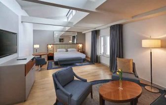 Comfortable king suite with desk at the Hilton Cologne.