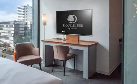 Hotel DoubleTree By Hilton Frankfurt Niederrad image