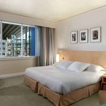 Hotel Hilton Paris La Defense image
