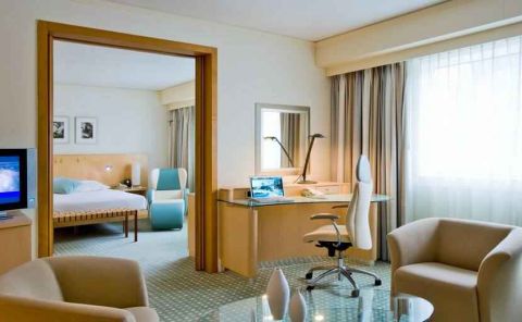Hotel Hilton Paris La Defense image