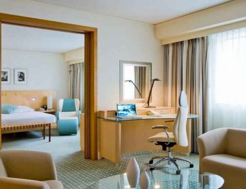 Hotel Hilton Paris La Defense image