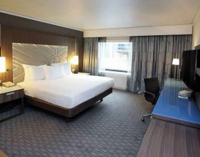 Spacious superior room with working station at the Hilton Paris La Defense.