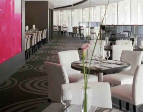 Dining area suitable as workspace at the Hilton Paris La Defense.