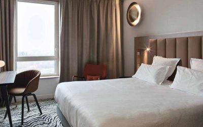 King bedroom with desk at the DoubleTree by Hilton Lyon Eurexpo.