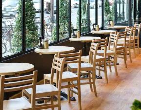 Seating area perfect for co-working at the Hilton Paris Opera.