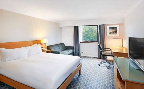 Hotel Hilton London Watford image