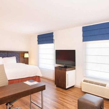 Hotel Hampton Inn & Suites By Hilton San Jose-Airport image