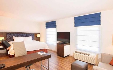 Hotel Hampton Inn & Suites By Hilton San Jose-Airport image
