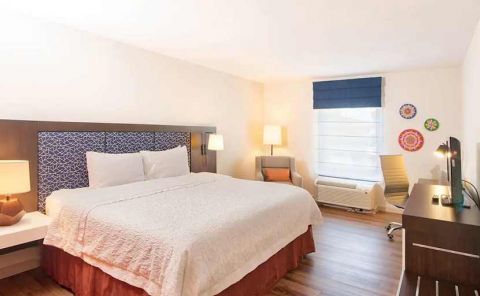 Hotel Hampton Inn & Suites By Hilton San Jose-Airport image
