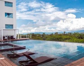 gorgeous outdoor pool with sun beds at Hilton Garden Inn Santa Ana San Jose.