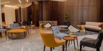 comfortable lobby and coworking space at Hilton Garden Inn Santa Ana San Jose.
