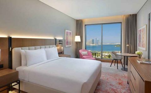 Hotel DoubleTree By Hilton Sharjah Waterfront Hotel And Residences image