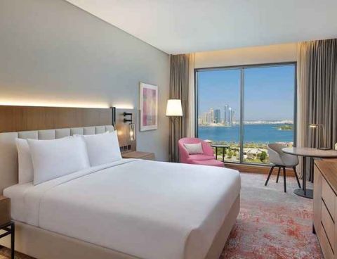 Hotel DoubleTree By Hilton Sharjah Waterfront Hotel And Residences image