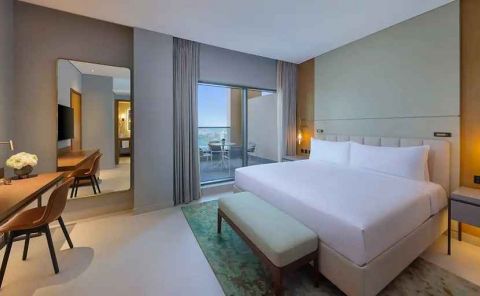 Hotel DoubleTree By Hilton Sharjah Waterfront Hotel And Residences image