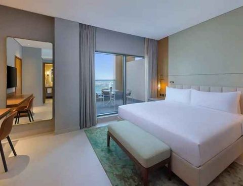 Hotel DoubleTree By Hilton Sharjah Waterfront Hotel And Residences image