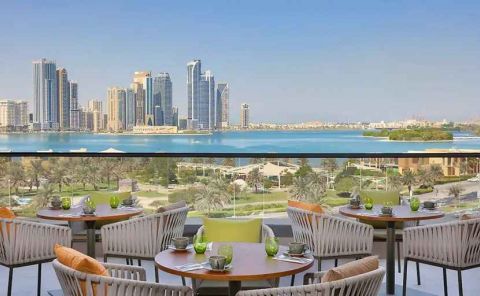 Hotel DoubleTree By Hilton Sharjah Waterfront Hotel And Residences image
