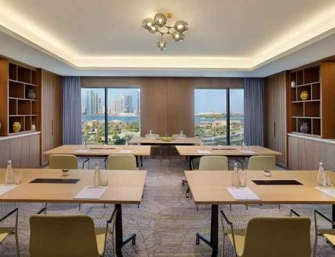 Hotel DoubleTree By Hilton Sharjah Waterfront Hotel And Residences image