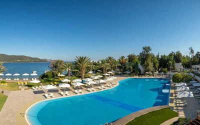 stunning outdoor pool surrounded by sun beds and pool umbrellas at DoubleTree by Hilton Bodrum Isil Club Resort.