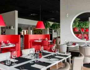 Dining area suitable for co-working at the Hilton Garden Inn Leiden.