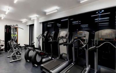 Fitness center with treadmills and machines at the Hampton Inn by Hilton Cancun Cumbres.