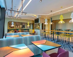colorful lobby and coworking space ideal for working remotely at Hampton by Hilton Alcobendas Madrid.