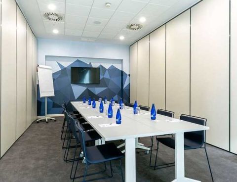 Hotel Hampton By Hilton Alcobendas Madrid image