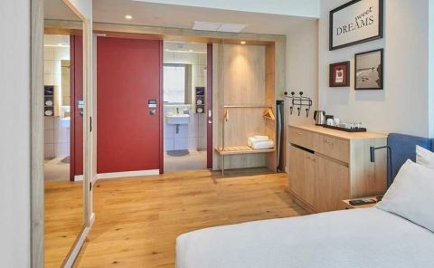 Hotel Hampton By Hilton Barcelona Fira Gran Via image