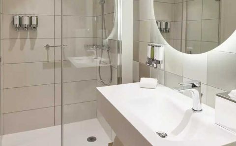 Hotel Hampton By Hilton Barcelona Fira Gran Via image